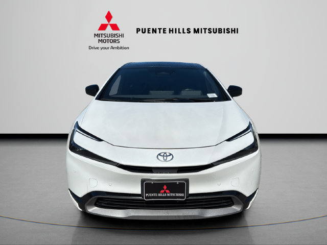 Used 2024 Toyota Prius XLE FWD image 2