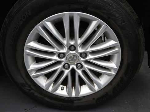 Used 2017 Toyota RAV4 LE FWD image 10