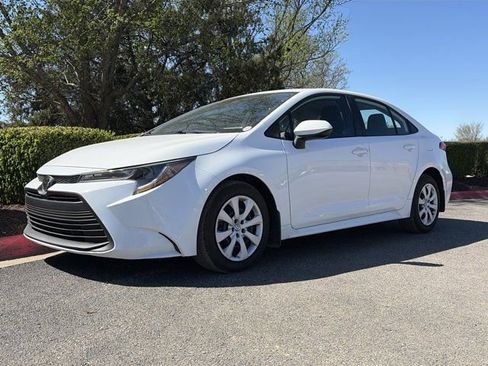 Used 2024 Toyota Corolla LE image 5