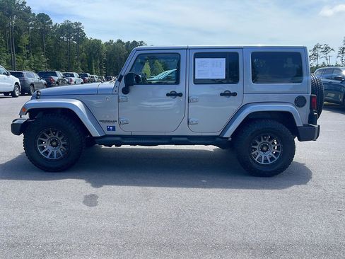 Used 2013 Jeep Wrangler Unlimited Sahara w/ Connectivity Group AWD/4WD image 4