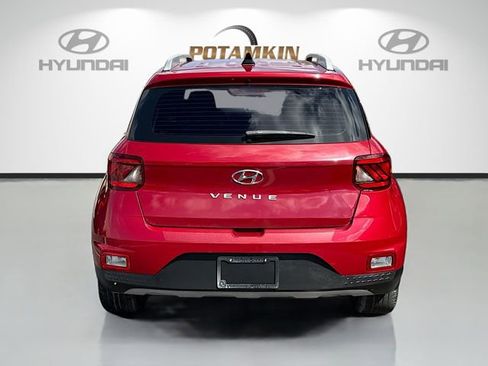 Used 2022 Hyundai Venue SEL image 6