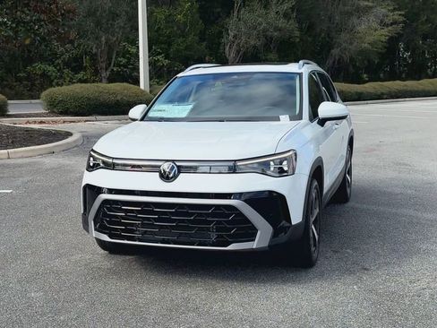 New 2026 Volkswagen Taos SEL image 3
