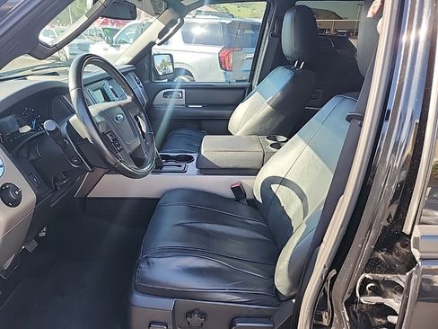 Used 2017 Ford Expedition XLT image 10