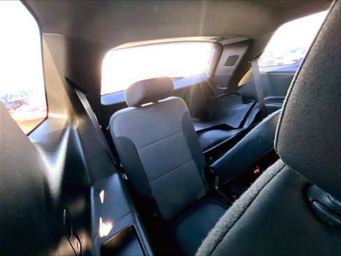 Used 2023 Chevrolet Traverse LT w/ Rear Camera Mirror Package image 17