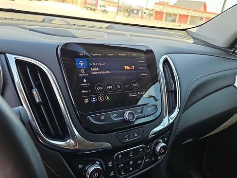 Used 2022 Chevrolet Equinox Premier image 16