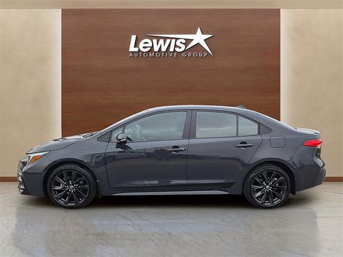 Used 2024 Toyota Corolla SE image 2