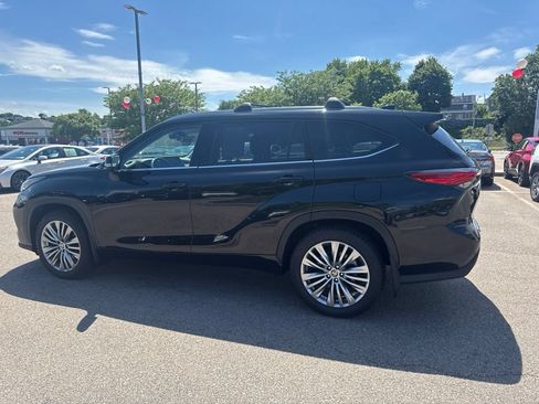 Used 2023 Toyota Highlander Platinum AWD/4WD image 4