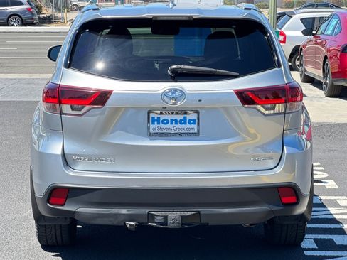 Used 2019 Toyota Highlander SE AWD/4WD image 9