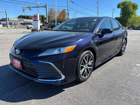 Used 2021 Toyota Camry XLE FWD image 6