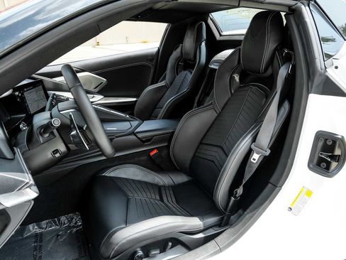 Used 2025 Chevrolet Corvette Stingray Preferred Conv w/ 2LT image 34