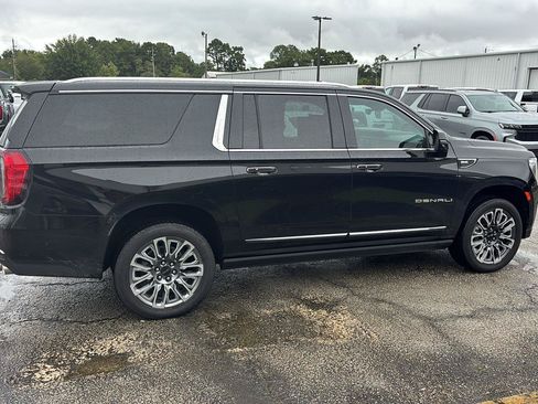 Used 2023 GMC Yukon XL Denali Ultimate AWD/4WD image 8