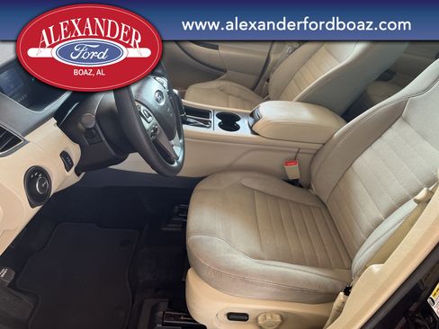 Used 2016 Ford Taurus SE image 8