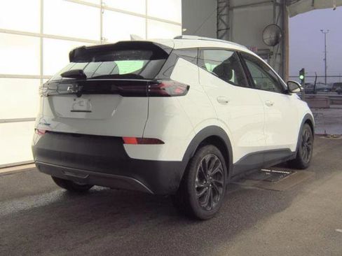 Used 2023 Chevrolet Bolt EUV LT image 4