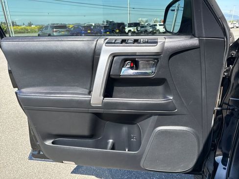Used 2020 Toyota 4Runner SR5 Premium w/ Moonroof Package AWD/4WD image 15