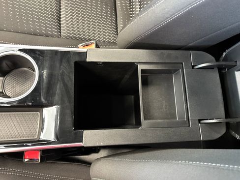 Used 2025 Chevrolet Equinox LT image 30