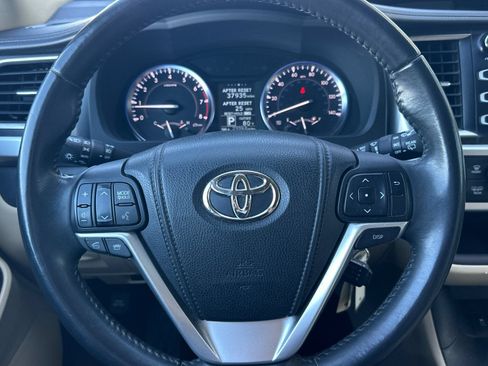 Used 2015 Toyota Highlander Plus AWD/4WD image 21