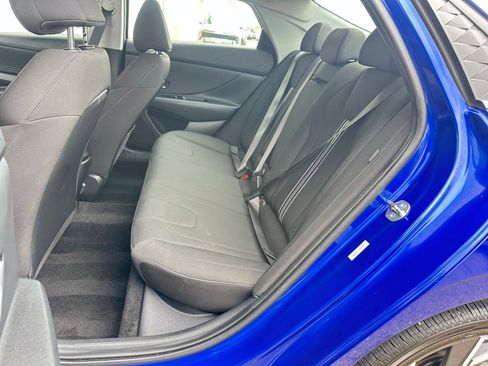 Used 2025 Hyundai Elantra SEL image 39