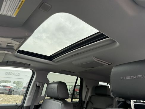 Used 2018 GMC Yukon Denali w/ Denali Ultimate Package image 27
