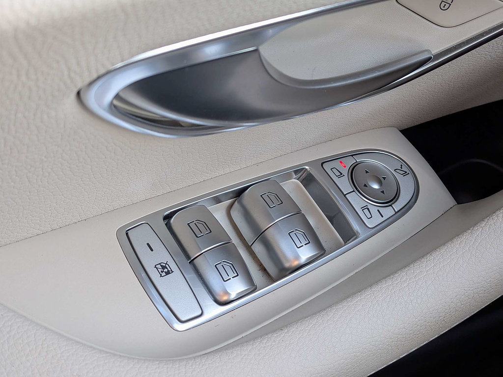 Used 2018 Mercedes-Benz E 300 image 21