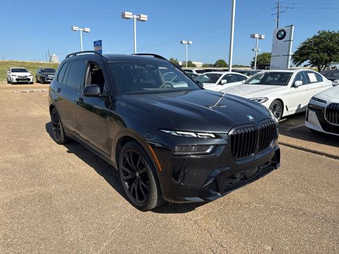 Used 2024 BMW X7 xDrive40i w/ M Sport Package AWD/4WD image 3