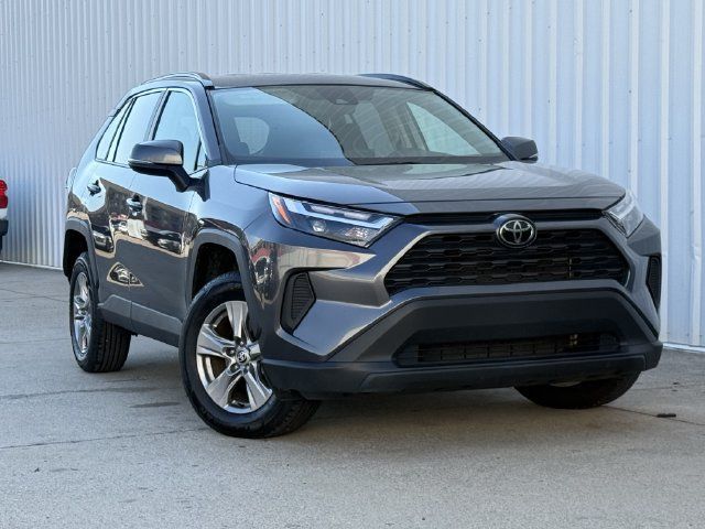 Used 2025 Toyota RAV4 XLE FWD image 2
