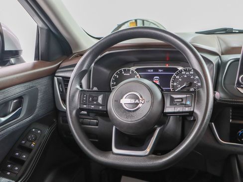 Used 2023 Nissan Rogue SV FWD image 12