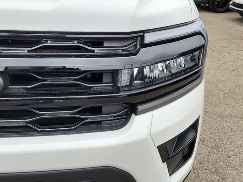 Used 2023 Ford Expedition Limited AWD/4WD image 9