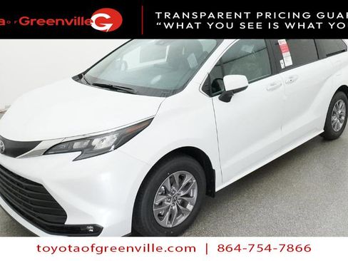 New 2026 Toyota Sienna XLE image 1