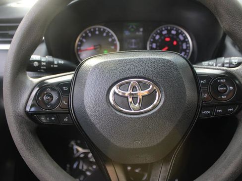 Used 2021 Toyota RAV4 XLE AWD/4WD image 10