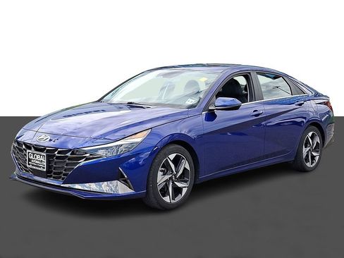 Used 2023 Hyundai Elantra Limited w/ Cargo Package image 3