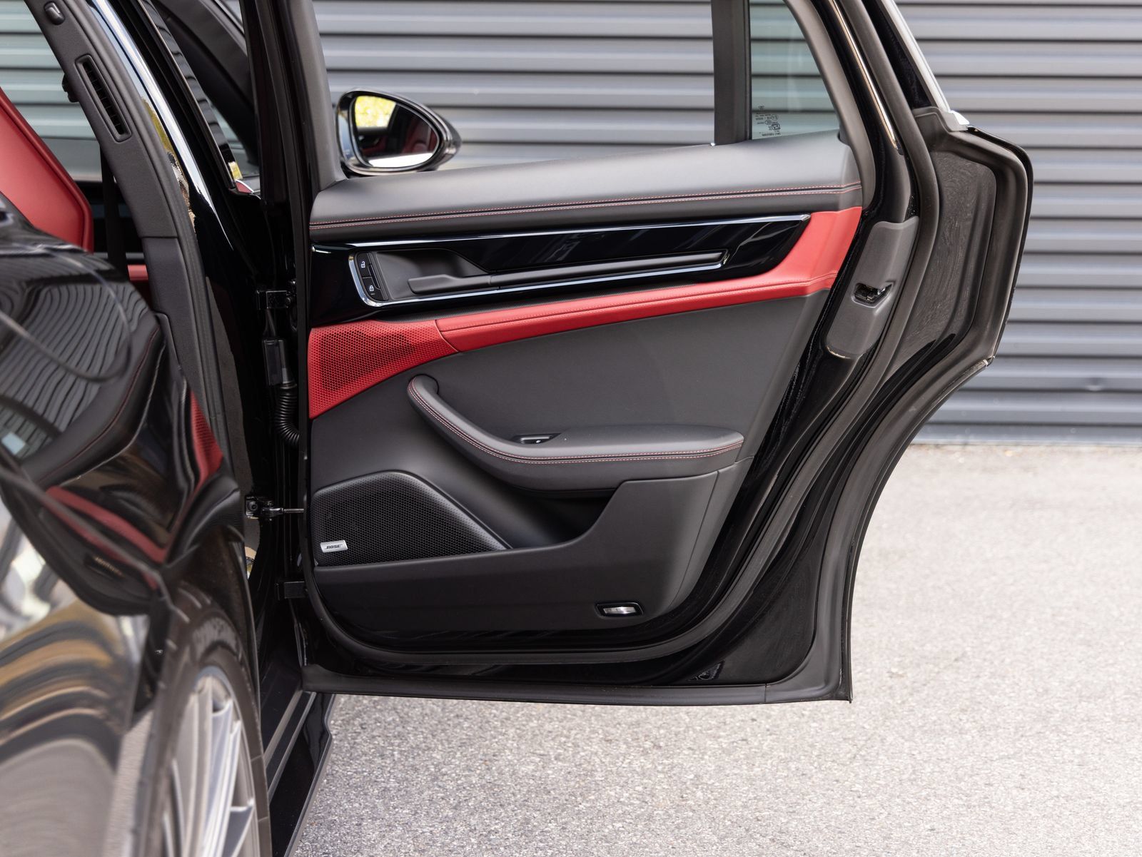 Certified 2025 Porsche Panamera RWD image 28