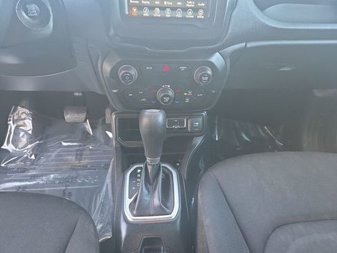 Used 2018 Jeep Renegade Latitude image 11