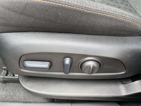 Used 2023 Chevrolet Equinox LT FWD image 18
