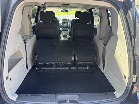 Used 2019 Dodge Grand Caravan SE FWD image 35