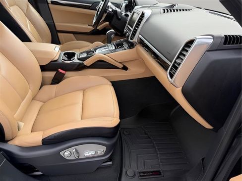 Used 2016 Porsche Cayenne image 25