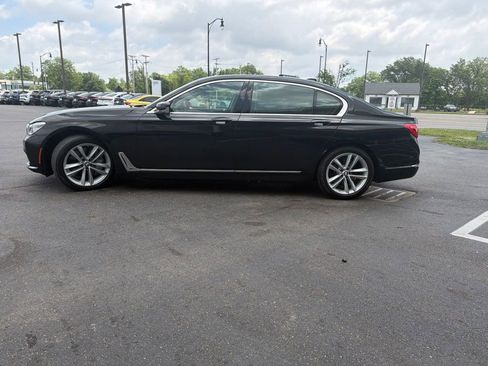 Used 2019 BMW 750i xDrive w/ Autobahn Package AWD/4WD image 5