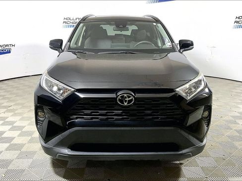 Used 2019 Toyota RAV4 XLE FWD image 2