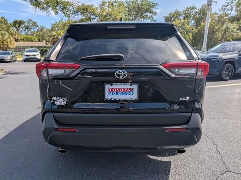 Used 2022 Toyota RAV4 XLE w/ Convenience Package FWD image 4