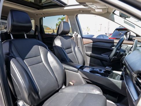 Used 2023 Nissan Rogue SV w/ SV Premium B Package image 19