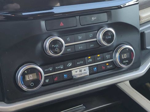 Used 2023 Ford Expedition Limited image 18