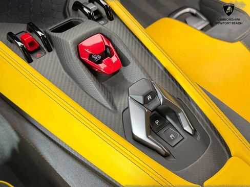 Used 2025 Lamborghini Revuelto AWD/4WD image 14