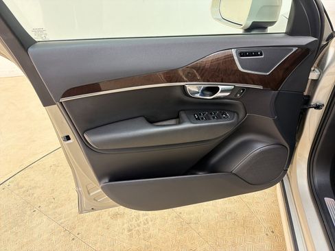 Used 2018 Volvo XC90 T6 Momentum w/ Convenience Package AWD/4WD image 12