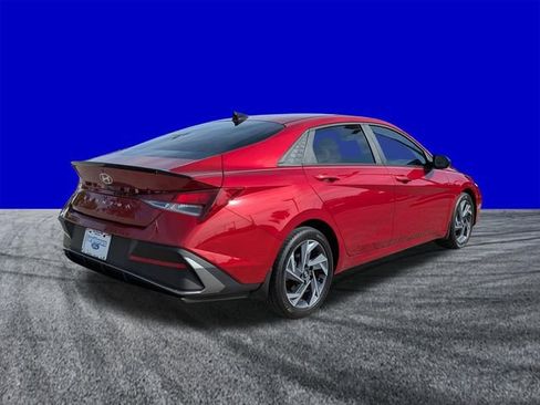Used 2025 Hyundai Elantra Sport FWD image 4
