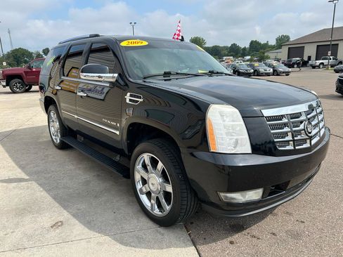 Used 2009 Cadillac Escalade AWD image 3