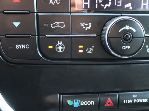 Used 2018 Dodge Grand Caravan GT image 40