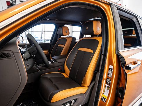 Used 2023 Rolls-Royce Cullinan w/ Cullinan Package image 41