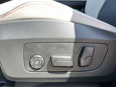 Used 2025 BMW X2 xDrive28i image 38