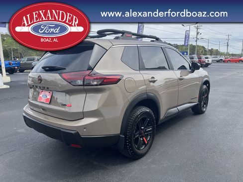 Used 2025 Nissan Rogue SV image 4