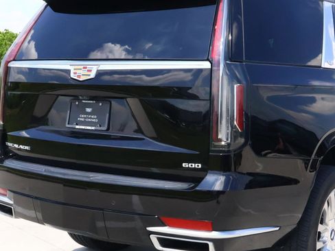 Used 2024 Cadillac Escalade Premium Luxury AWD/4WD image 11