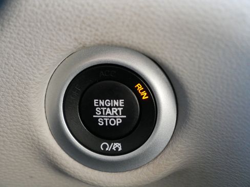 Used 2021 Chrysler Pacifica Limited image 29